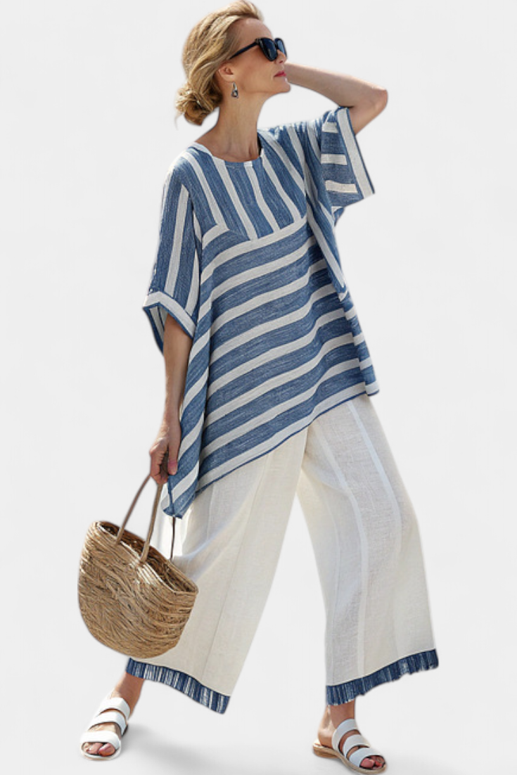 Corvielle | Top Azul a Rayas Sofisticado y Pantalones con Detalle en el Dobladillo