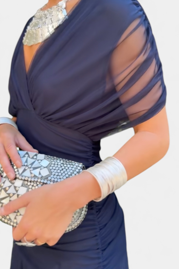 Vestido Elegante con Escote en V